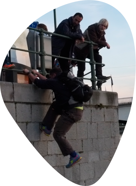 Jeunes ; Dehors ; Grimper ; Ville